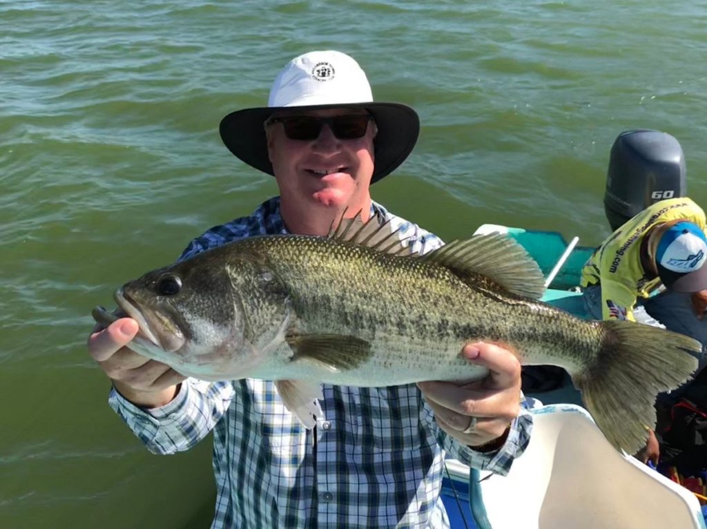huge largemouth bass caught at aguamilpa lake, Tepic, Nayarit, nomonday fishing in mexico