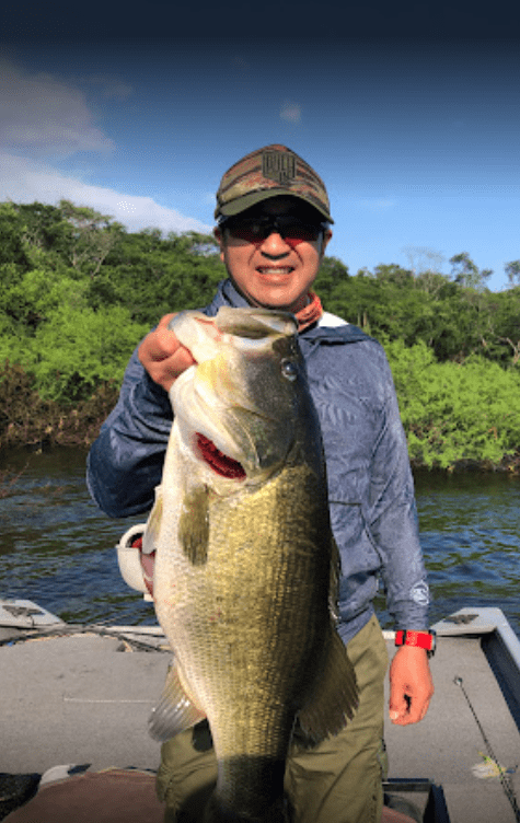 Angler with largemouth bass Lake El Salto Sinaloa 01