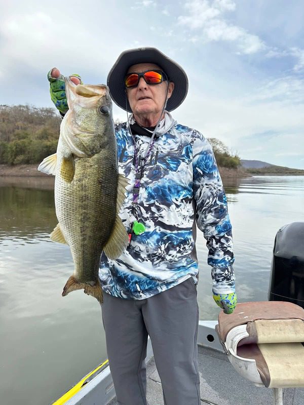 Brag about catching largemouth bass in el Salto Lake, in Sinaloa, Mexico.